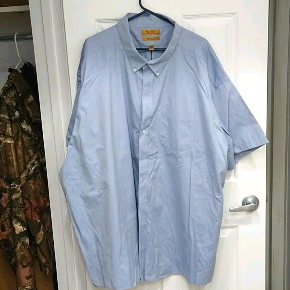 Roundtree and Yorke button down light blue